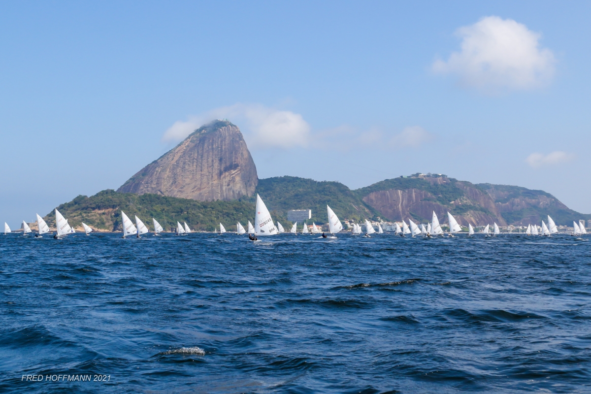 Centro Sul-Americano da Classe ILCA reúne 155 barcos de 5 países na raia do ICRJ