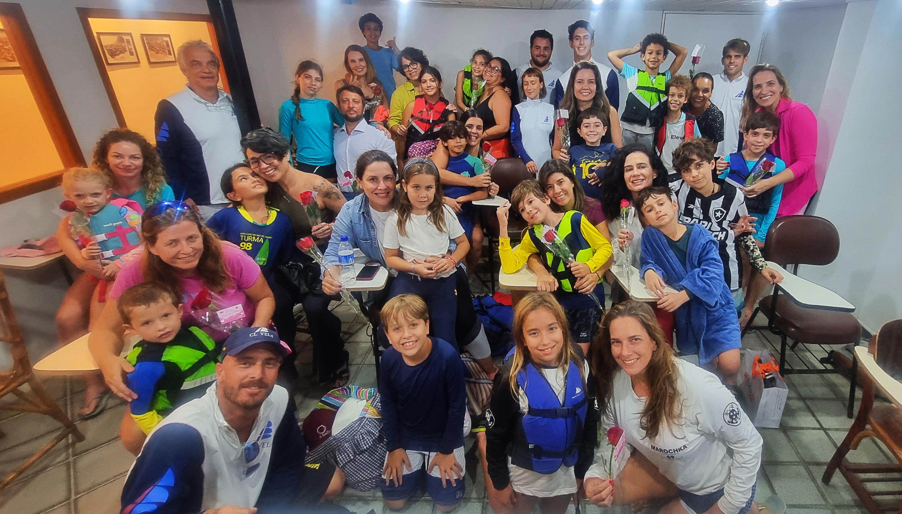 Visita especial na EDN: mães participam das aulas de Optimist e recebem homenagem